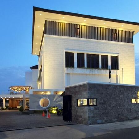 Helios Hotel & Convention Watampone Экстерьер фото
